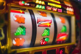 123mmk App ထဲတွင် Live Casino နှင့် Slots ဂိမ်းများ Screen ပုံ